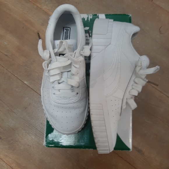 Puma White Tennis shoes. (Gently  worn.) - Picture 4 of 5